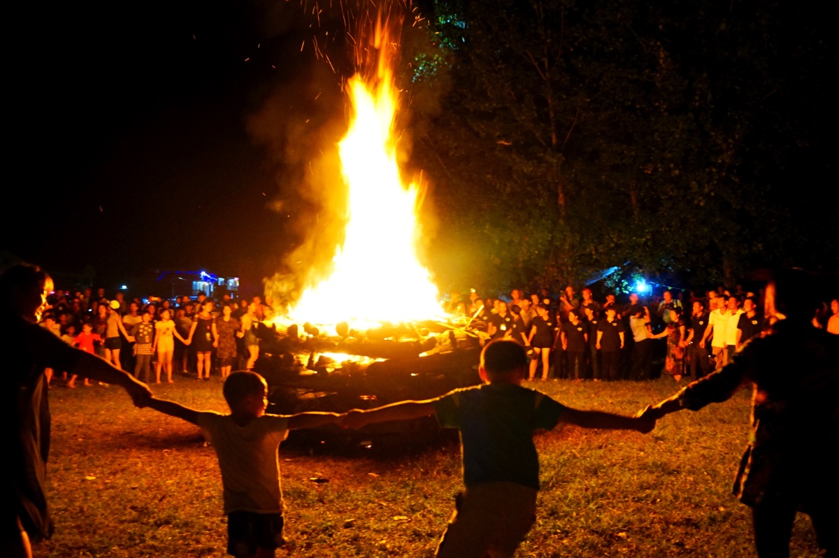 欢乐时光·篝火晚会