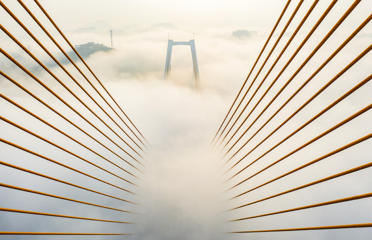 雾漫大桥摄于四川广安市