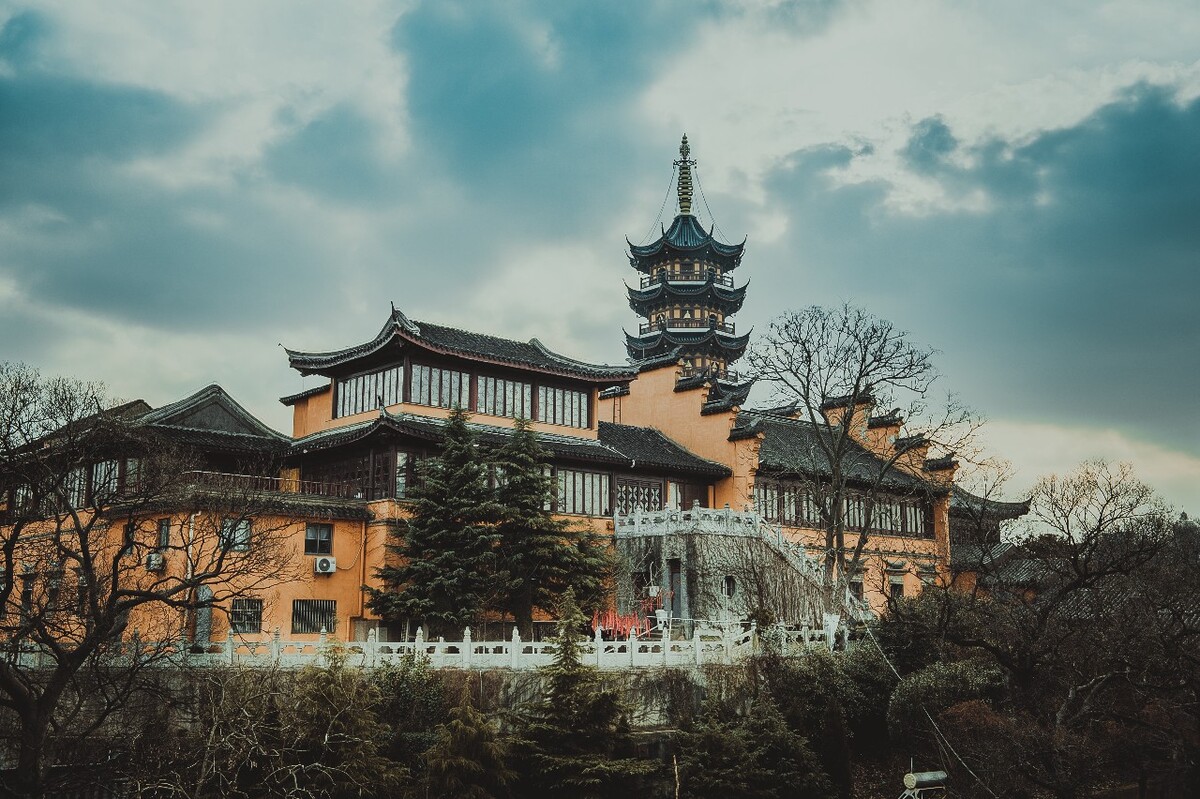 远眺鸡鸣寺