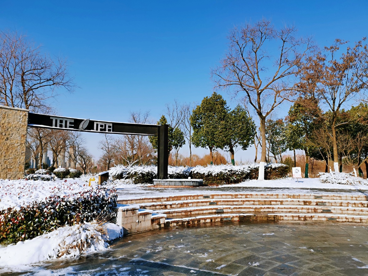 公园雪景