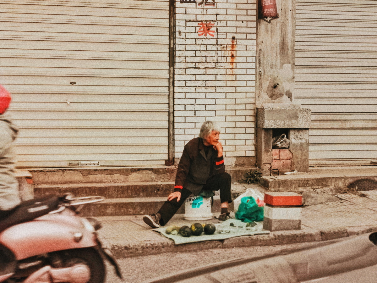 一人行三墩庙前街