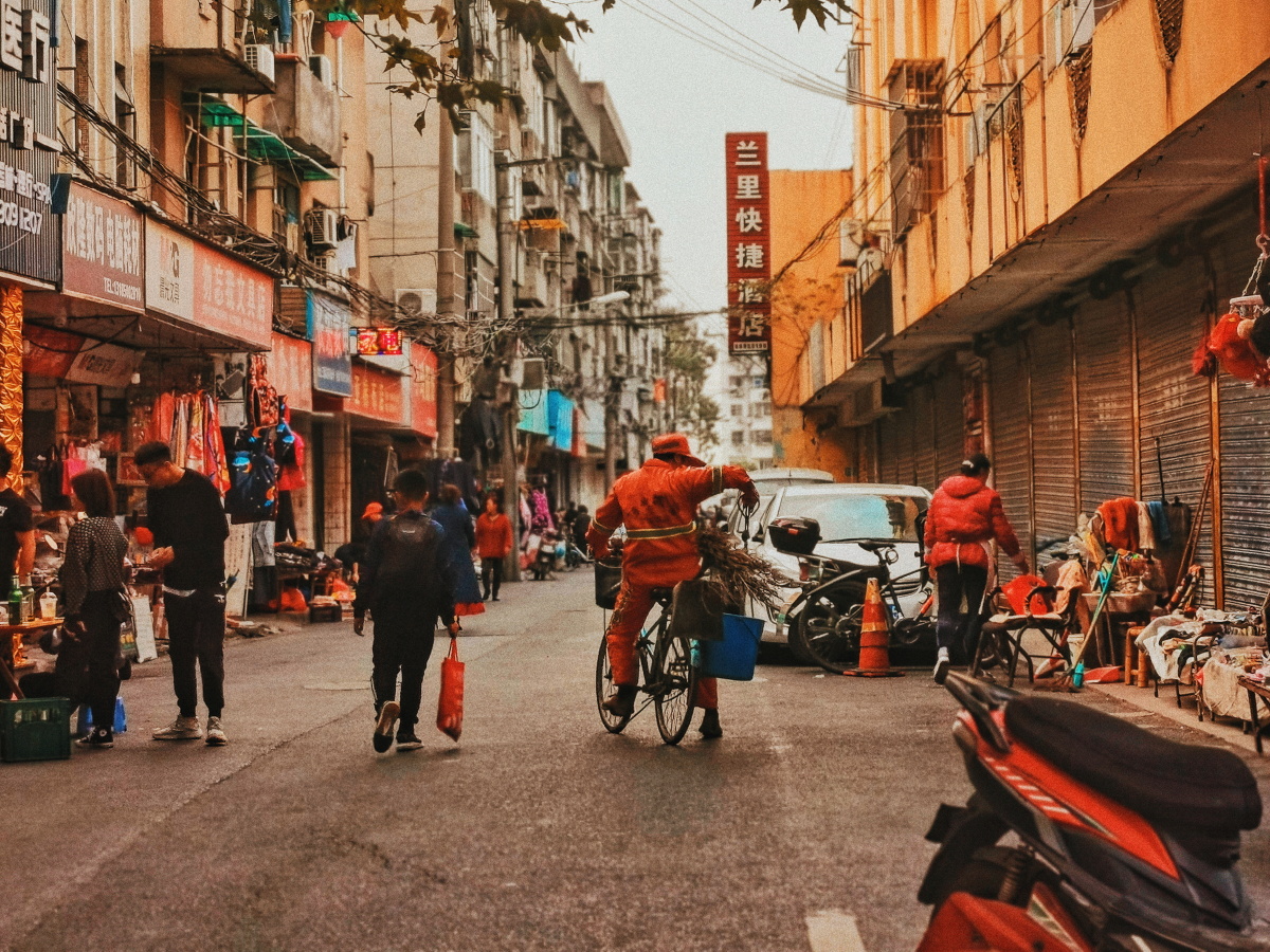 一人行三墩庙前街