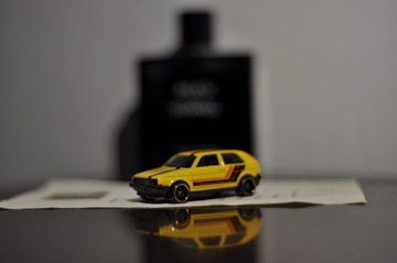 616859