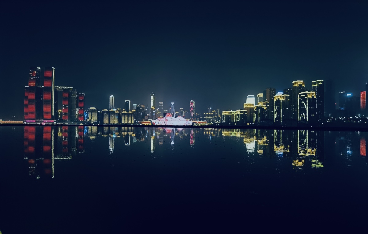 拍摄于弹子石老街观景台