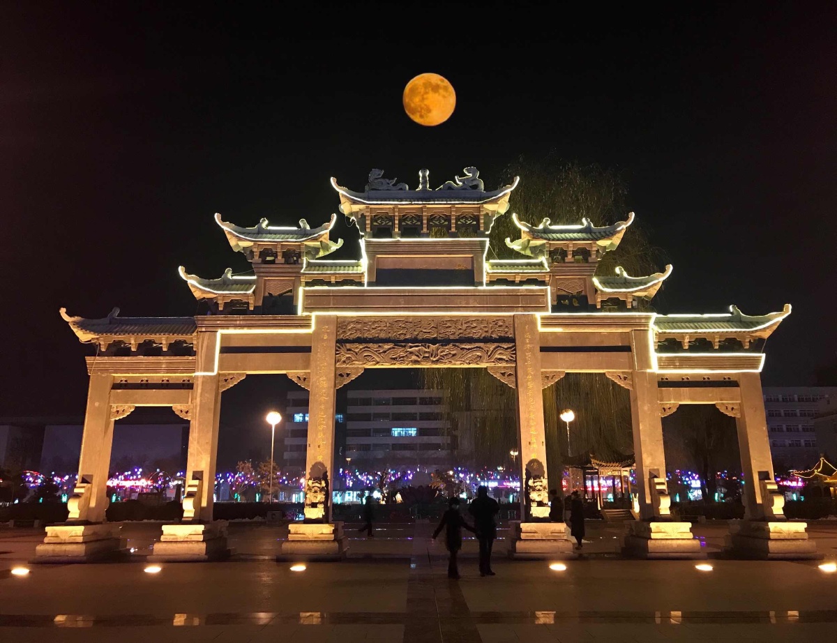 张掖大佛寺广场夜景