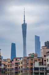983727