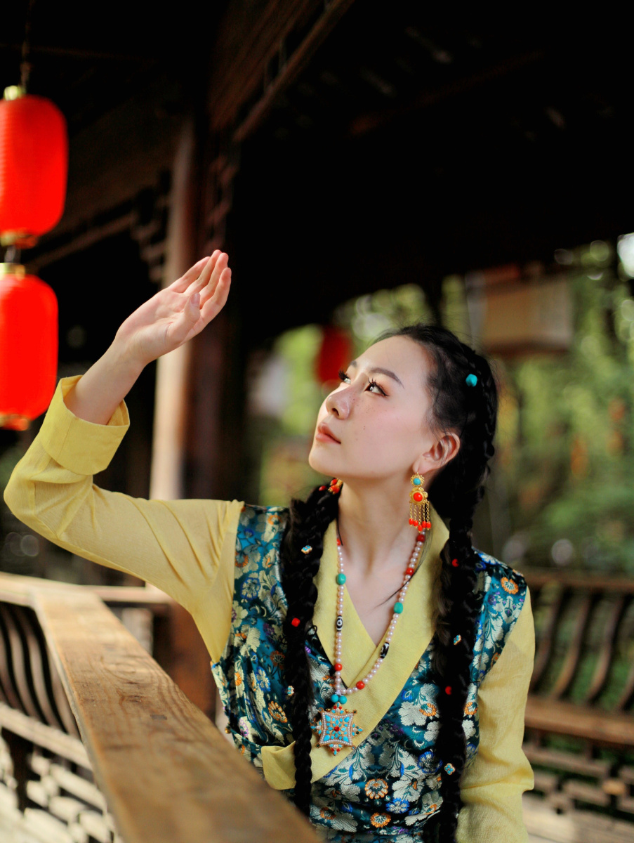 藏装藏族女孩 - 寻光追影 - 图虫