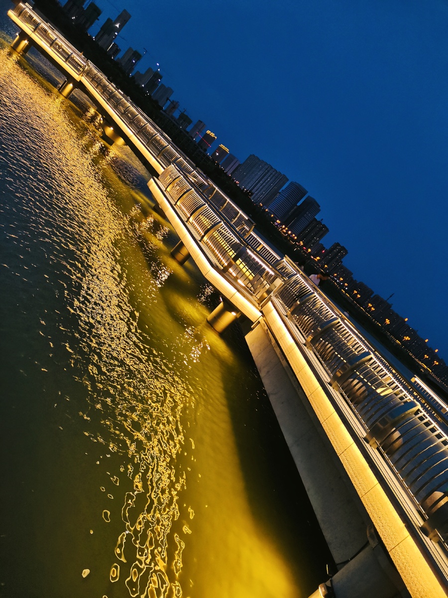 夜色下的七星桥