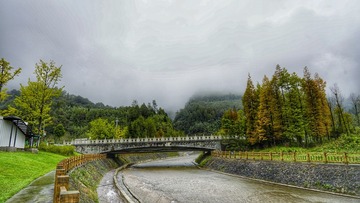 704203