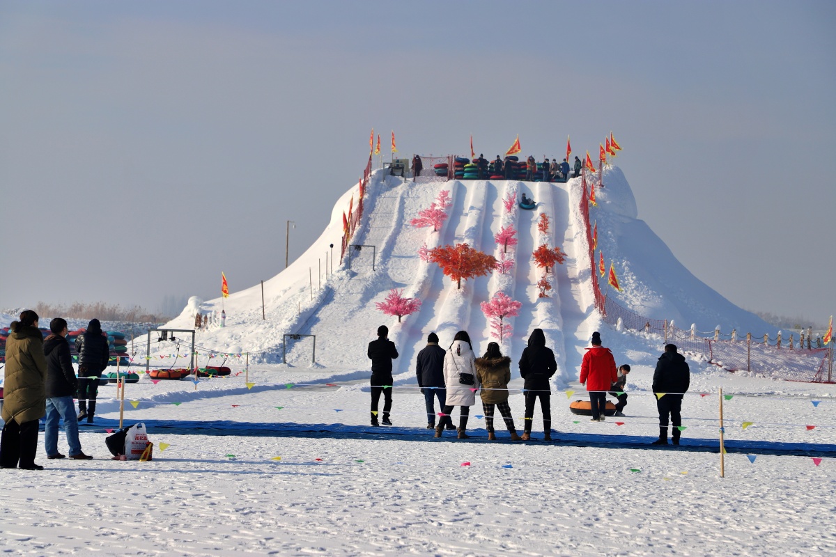 冬奥·筑梦西海"冰雪季在该县大河口景区启动,冰雪滑道吸引发众多游客