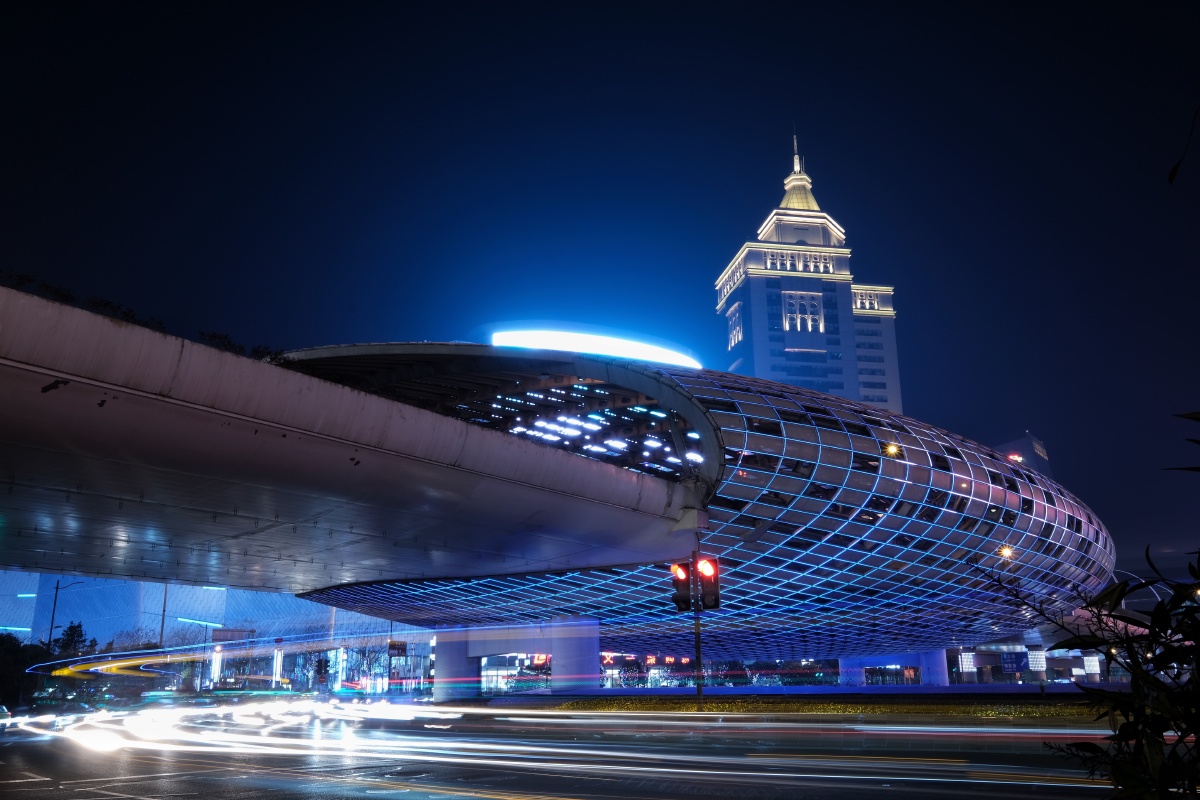 《打卡五角场,抓拍"彩蛋"》"彩蛋"是镶嵌在上海市杨浦区五角场上方