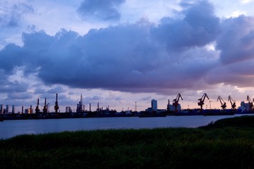 1307B556-DE22-42ED-A7C1-FBB4DC2E9D2F/L0/001