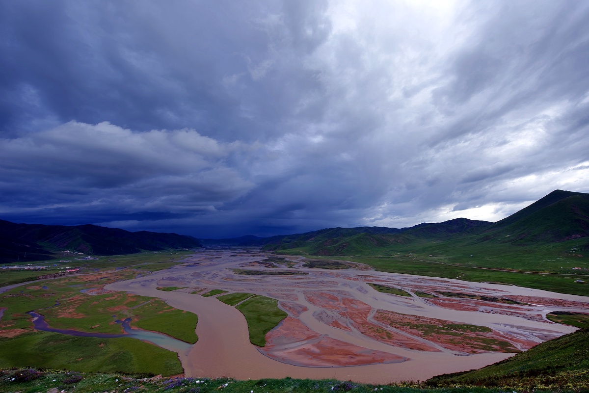黄河之水天上来2020年8月3日拍摄于青海省果洛藏族自治州达日县