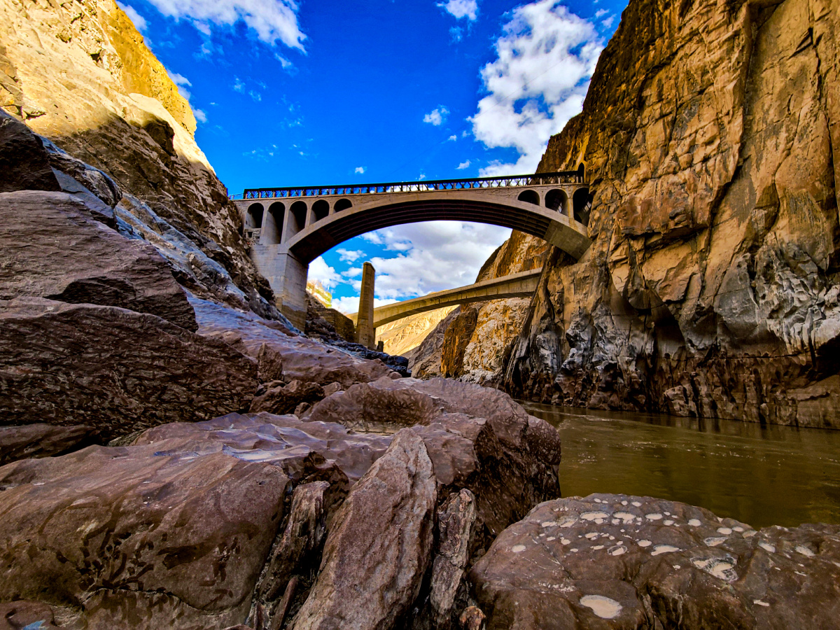 川藏318昌都八宿境内怒江大桥