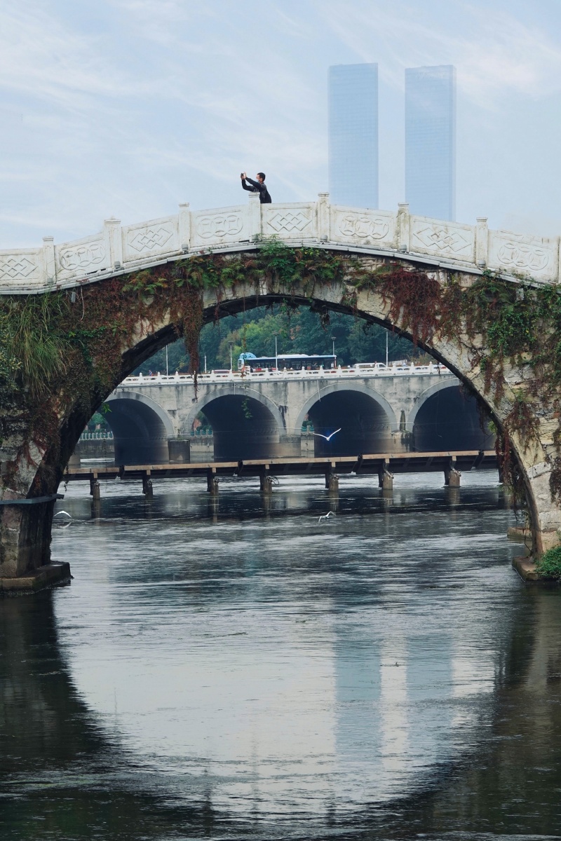 跨河大桥低角度视图61桥中桥