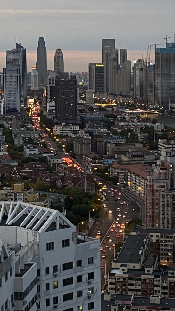 俯视上空城市夜景