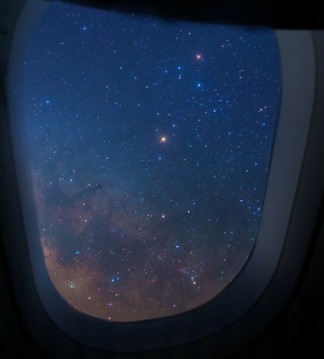 机窗外的星空