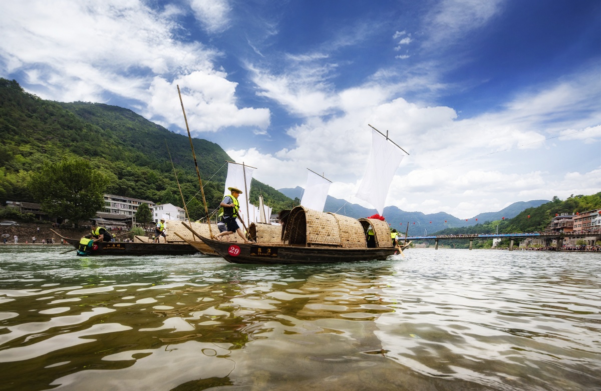 楠溪江畔舴艋舟