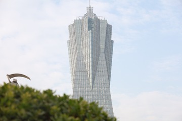 913675