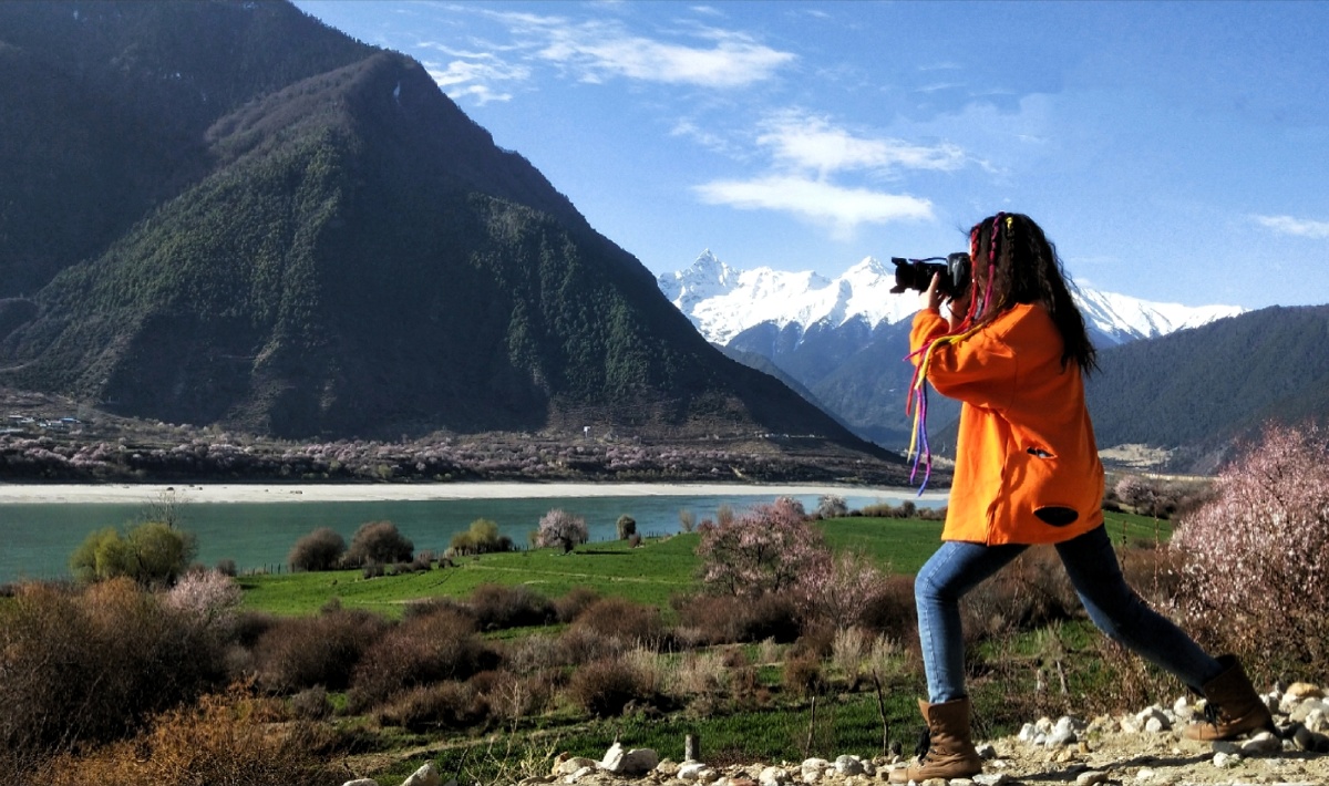 去西藏林芝雅鲁藏布大峡谷女摄影师的自拍照哈哈感觉自己帅帅滴