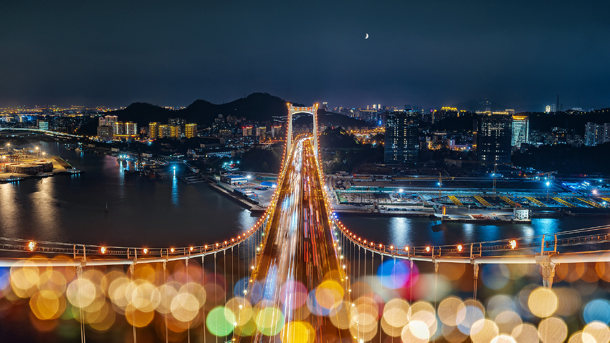 流光溢彩海沧大桥 - rowana - 图虫