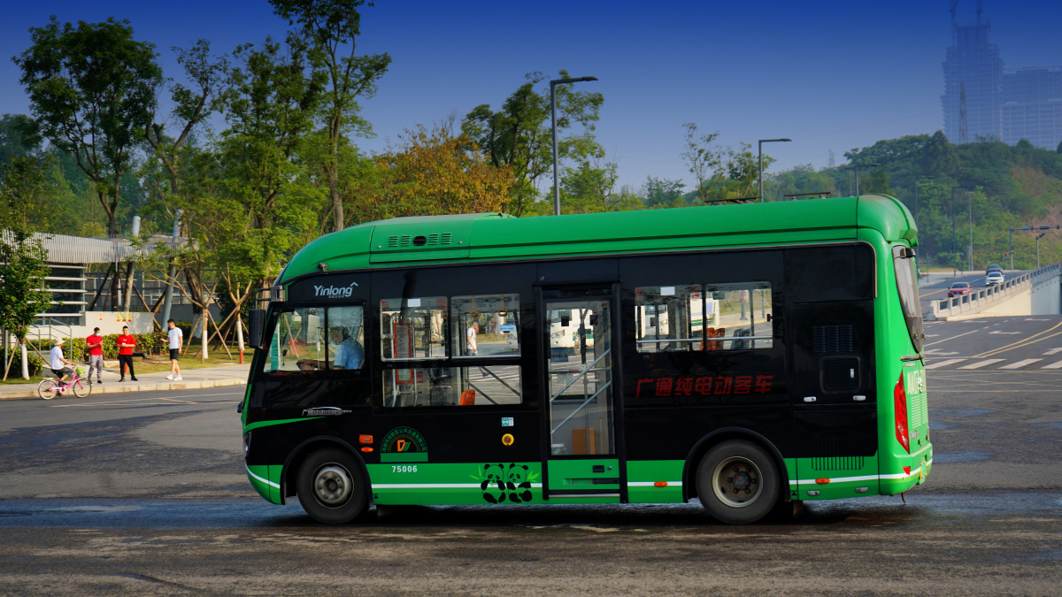 我也想开着小公交车到处跑