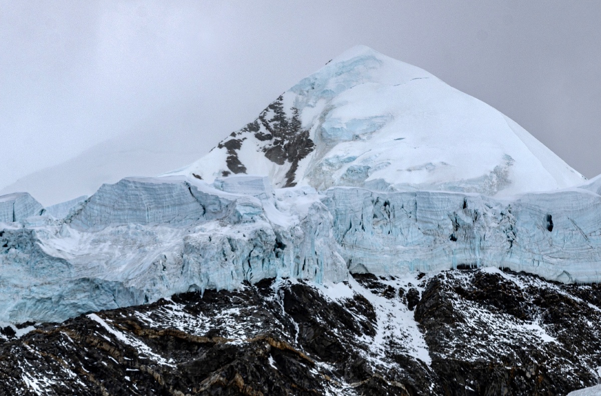四川省第二高峰6886米中山峰冰川