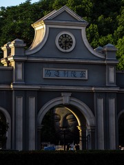 001