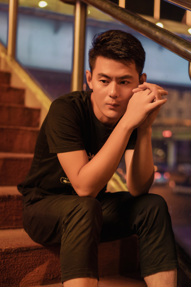 夜景人像 男生情绪片 帅哥