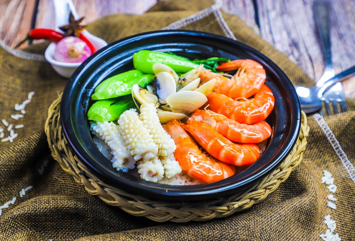 海鲜煲仔饭