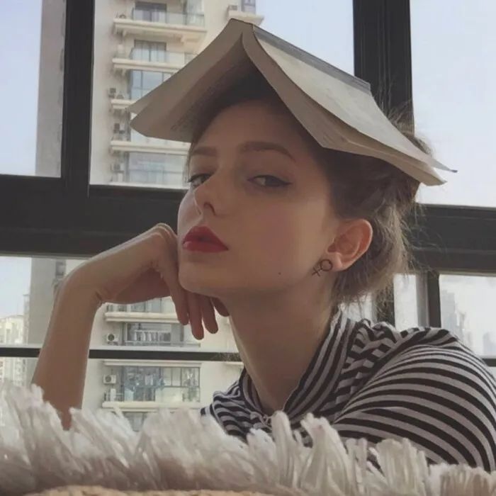 雨后路人化鱼鲔欢愉游跃摇曳