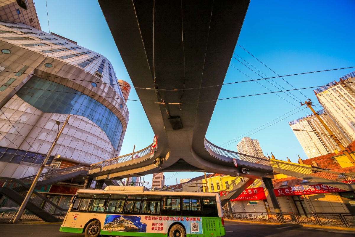 青岛中山路即将拆迁的人行天桥