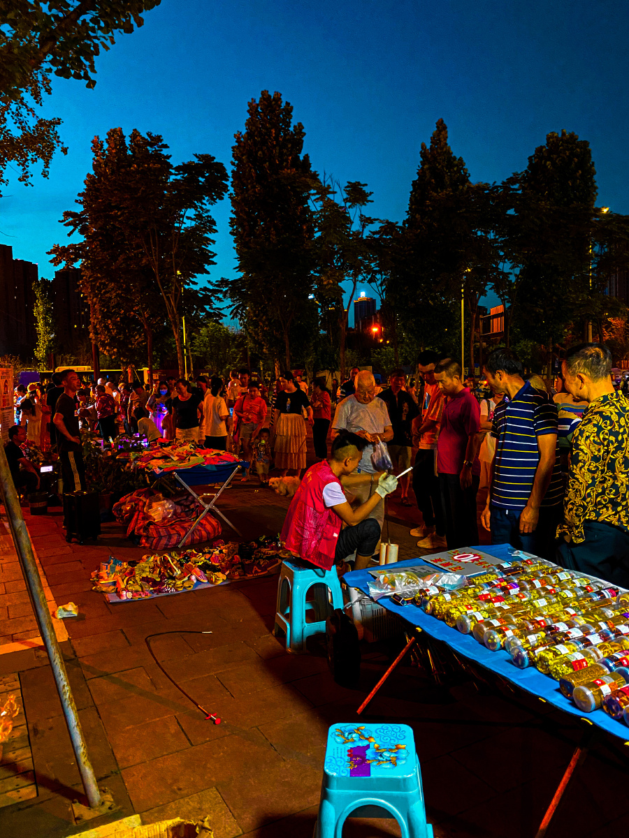 久违了我们的人间烟火气又回来了