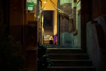 001