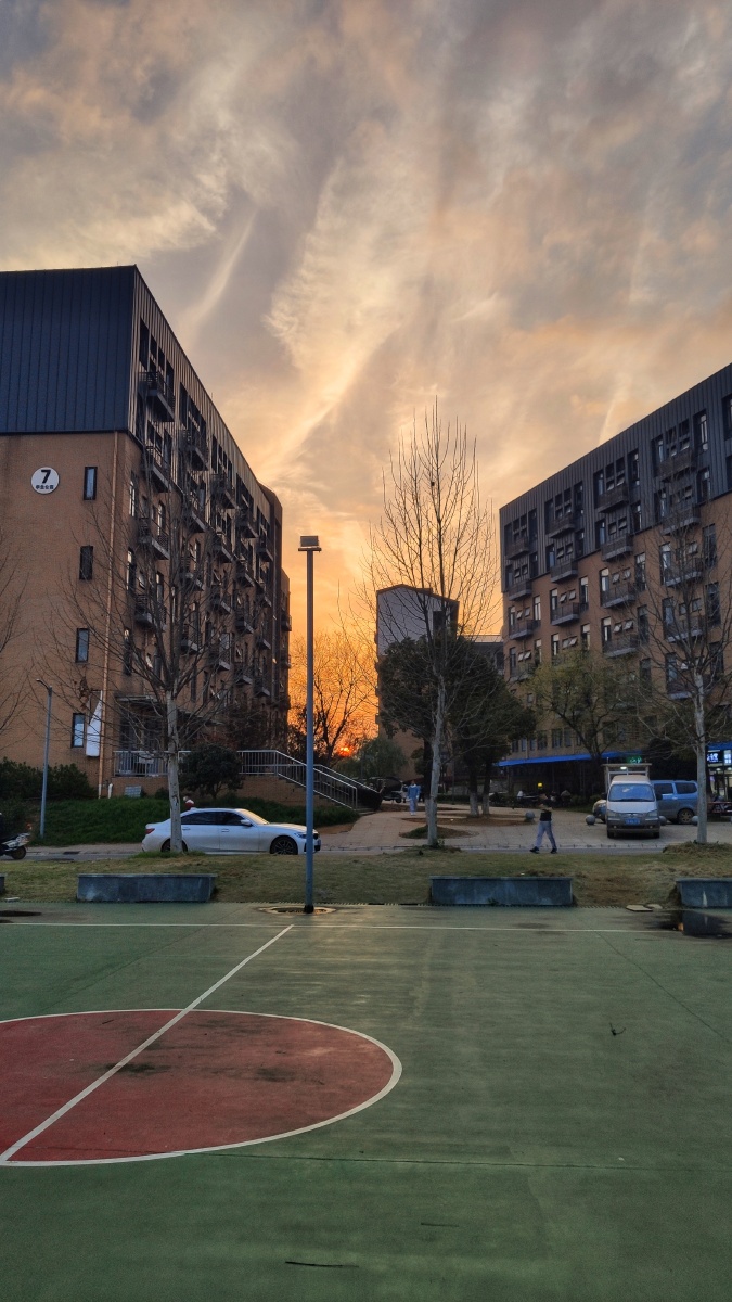 武汉晴川学院的夕阳#手机摄影 - 浩e - 图虫