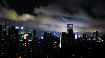 浦江上空台风登陆前夜