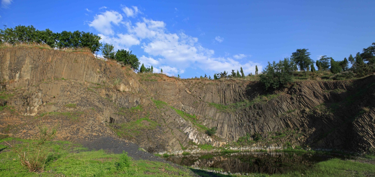 蔚为壮观乔官远古火山群