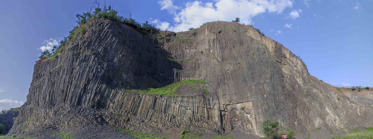 蔚为壮观乔官远古火山群