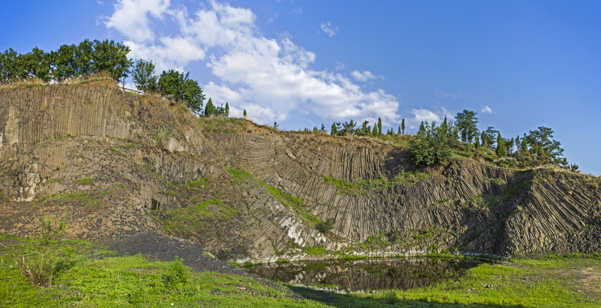 蔚为壮观乔官远古火山群