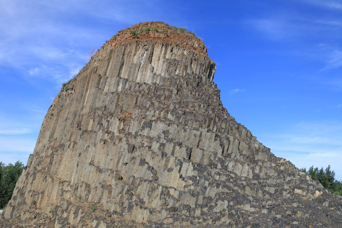 蔚为壮观乔官远古火山群