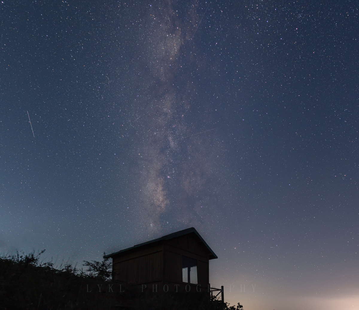 星空下的小木屋