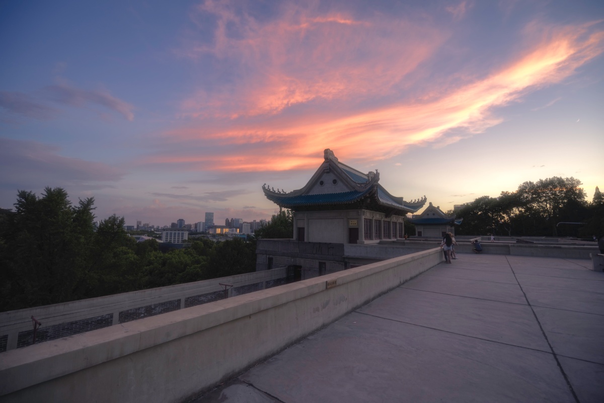 武汉大学61樱顶