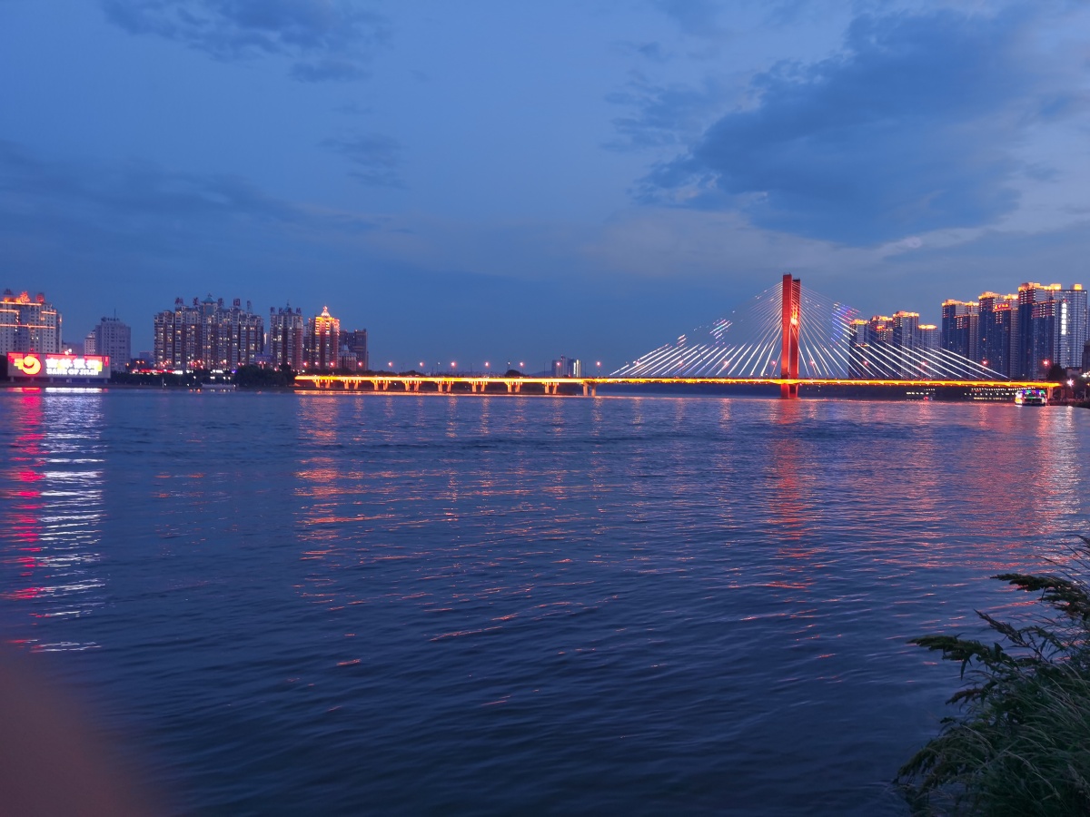 吉林临江门大桥松花江夜景