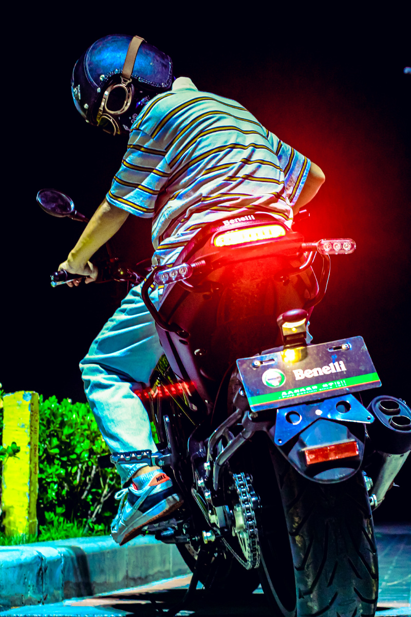 机车党帅气街拍