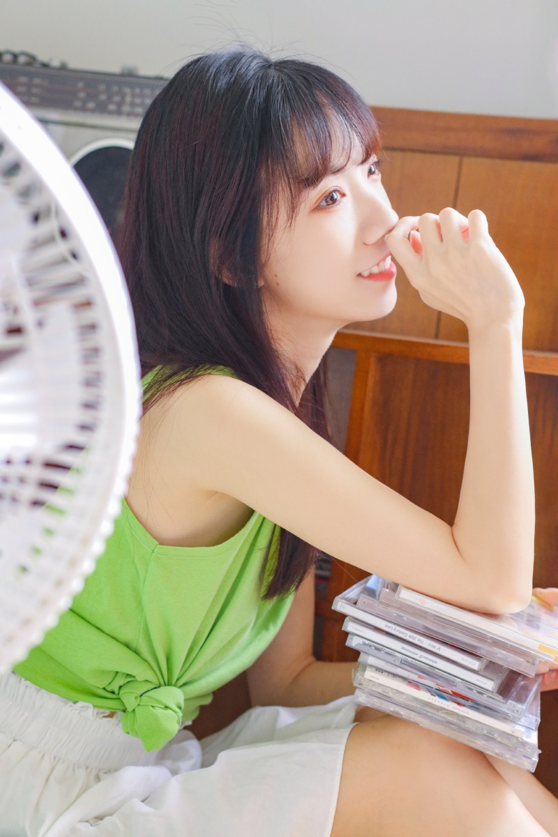 有你梨涡浅笑,便觉温暖安然————-《送你一朵小红花》 微博:李雨沫