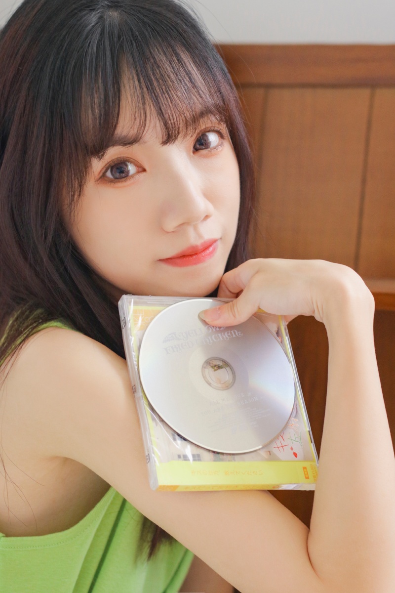 有你梨涡浅笑,便觉温暖安然————-《送你一朵小红花》 微博:李雨沫