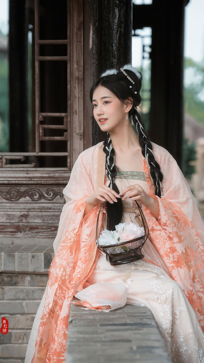 玉兔汉服 - 真红眼 - 图虫