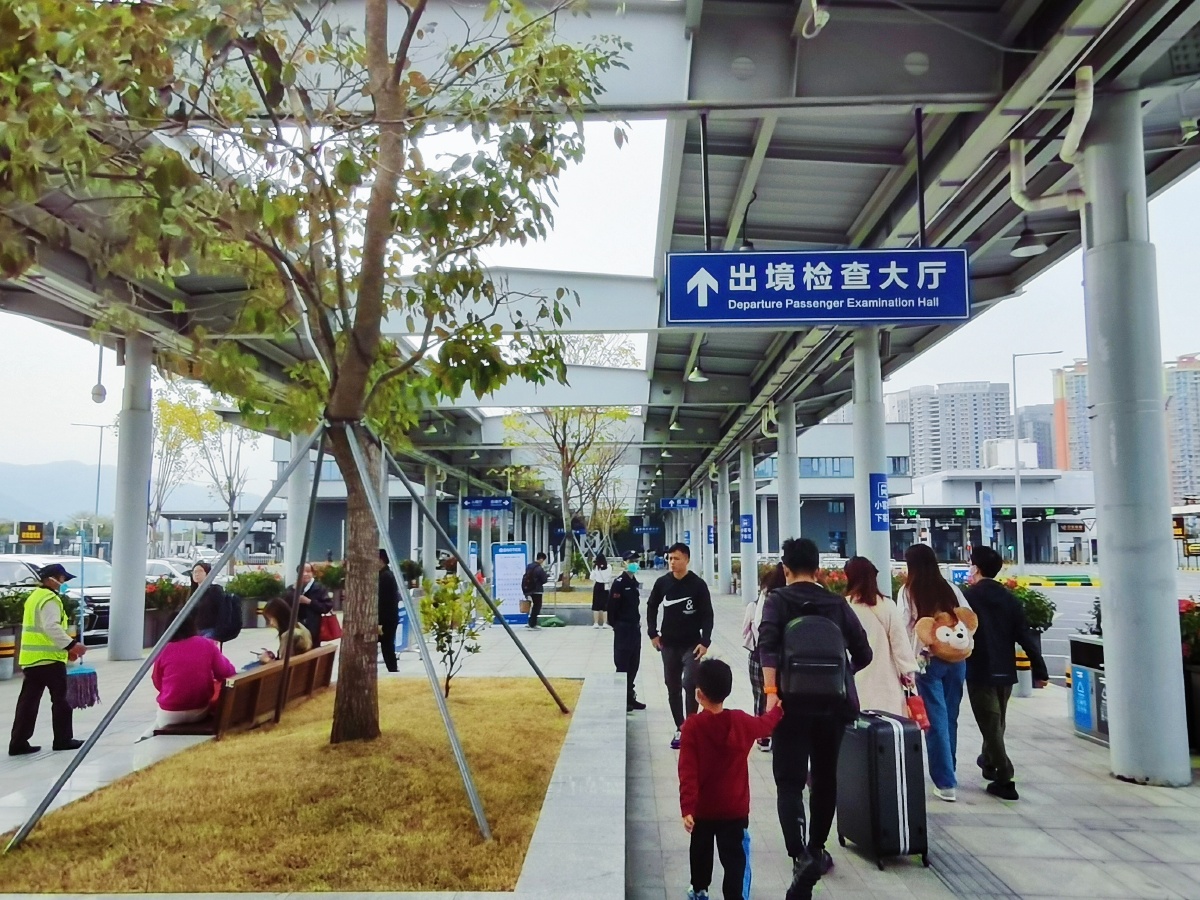 今日(3月4日)的皇岗口岸 - kissmenow - 图虫