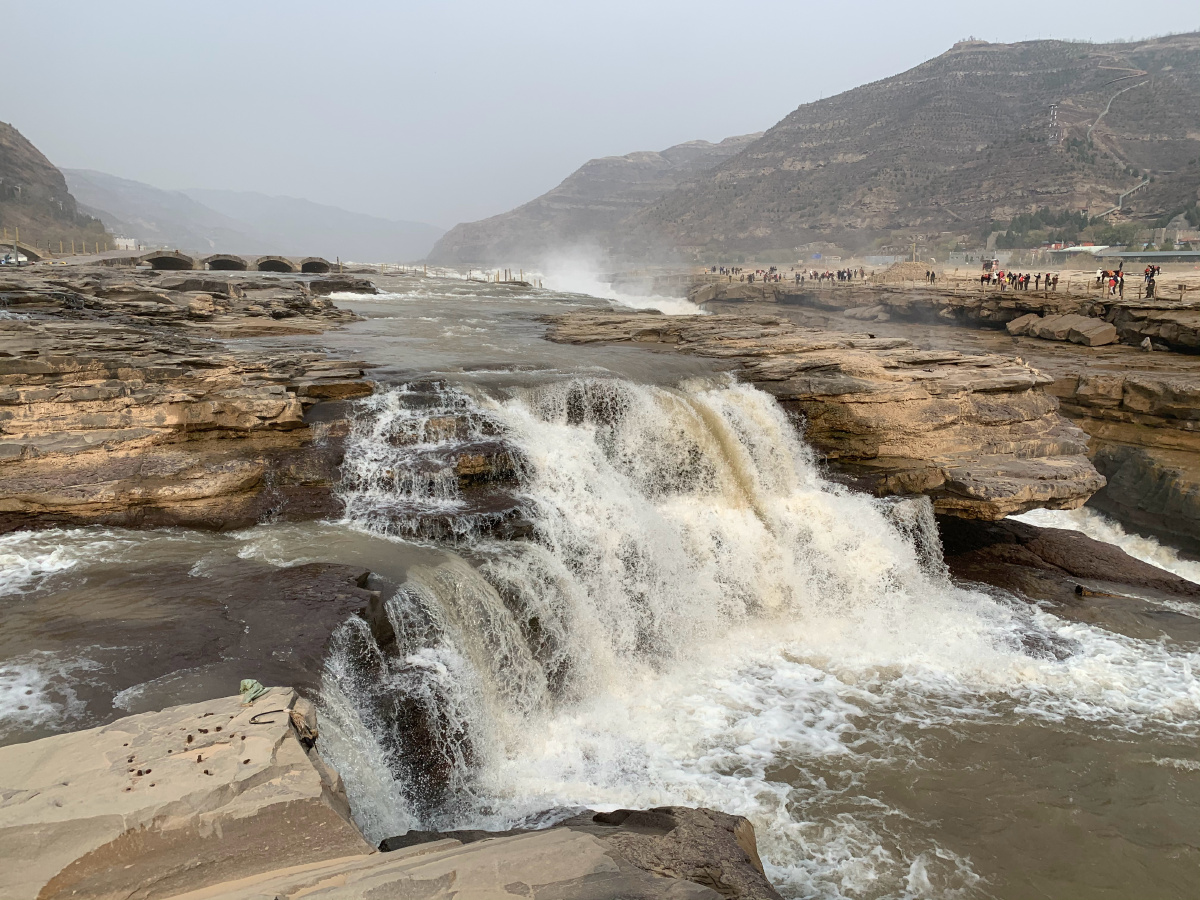 九曲黄河万里沙浪涛风簸自天涯延安黄河壶口瀑布蔚为壮观