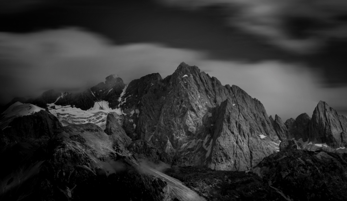 山河云雾玉龙雪山